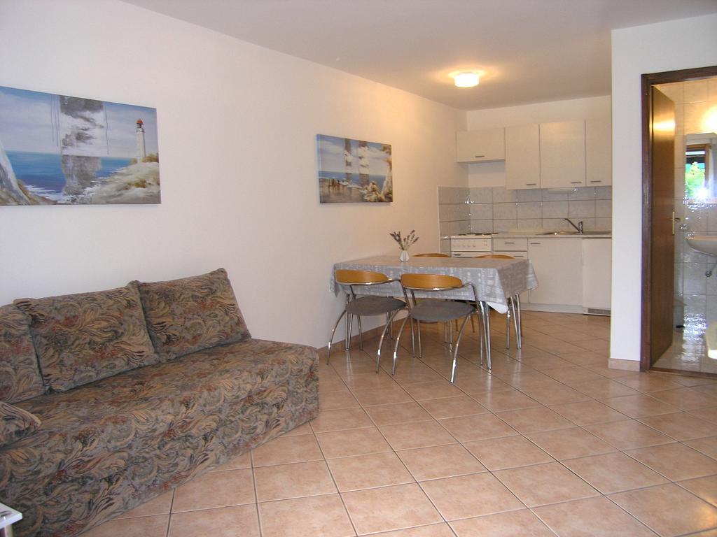 Apartmani Dolencic Кърк Екстериор снимка