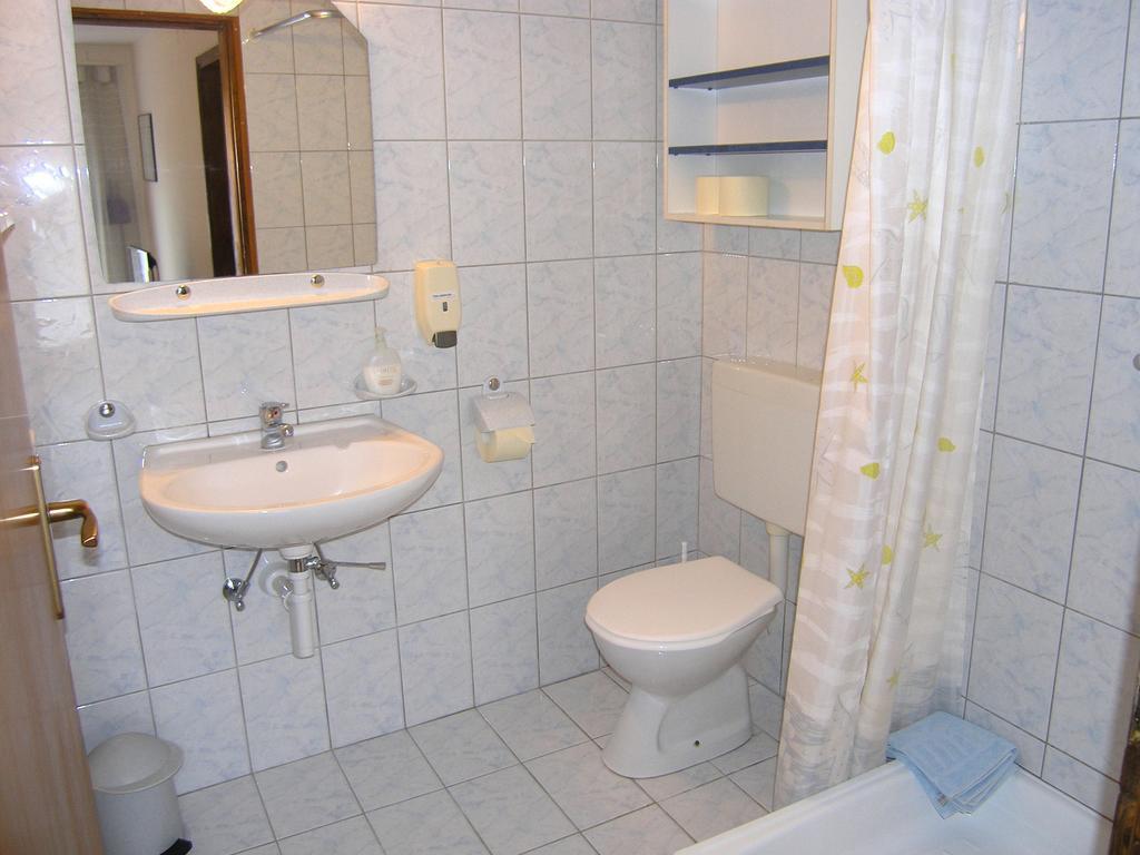 Apartmani Dolencic Кърк Екстериор снимка